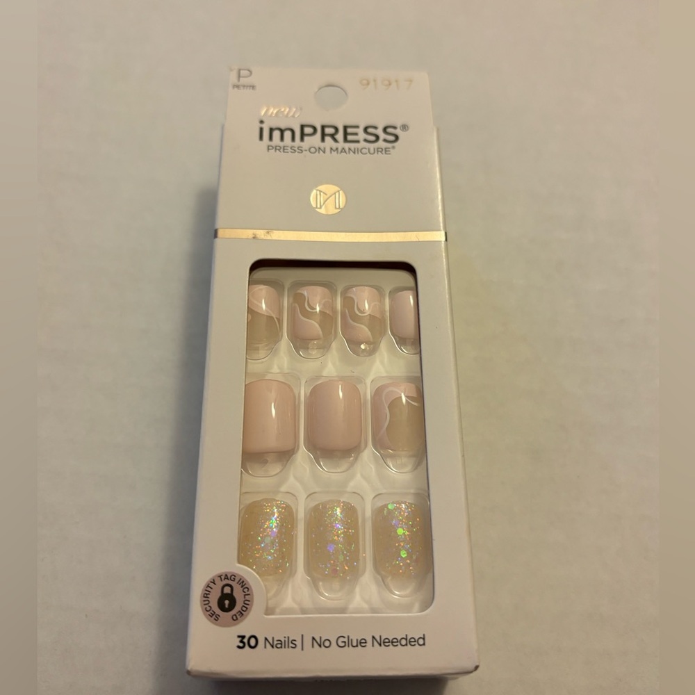 NWT KISS IMPRESS PETTITE LENGTH